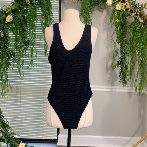 Lovers + Friends | Show Me One Piece - Picture 1 of 8